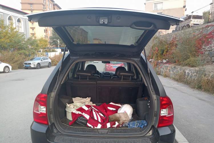 Used Kia Sportage 2011 2.0L Manual Two-Wheel-Drive GLS Trunk
