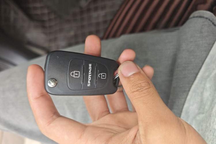 Used Kia Sportage 2011 2.0L Automatic Two-Wheel Drive GL Vehicle Key
