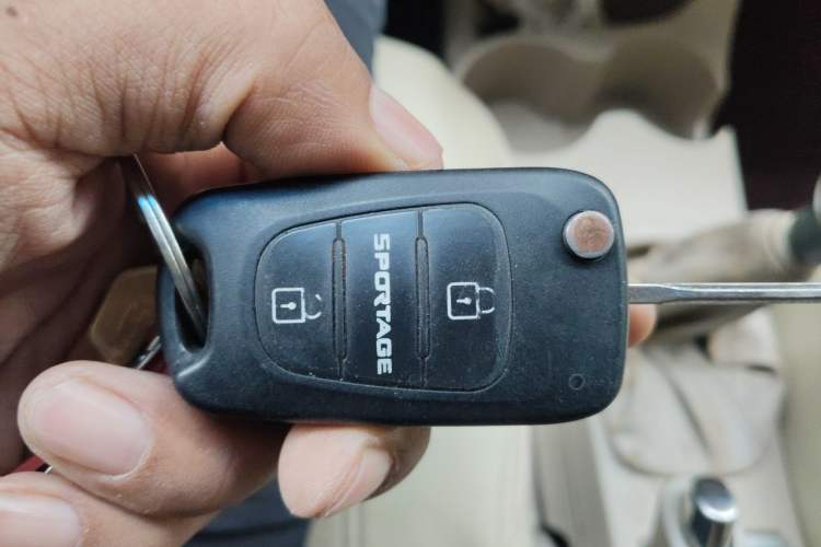 Used Kia Sportage 2011 2.0L Manual Two-Wheel Drive GL Trim Vehicle Key