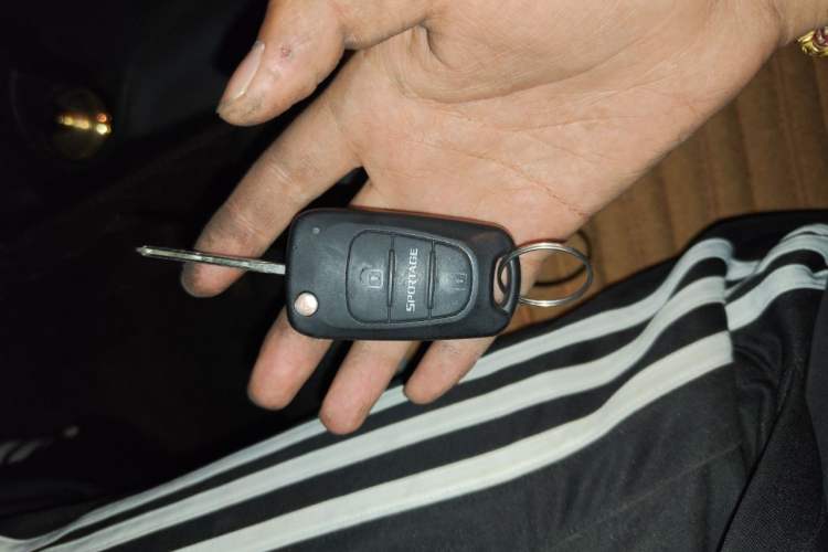 Used Kia Sportage 2011 2.0L Automatic Two-Wheel Drive GLS Vehicle Key