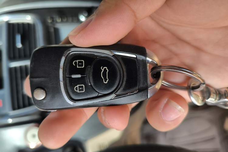 Used Kia Sportage 2011 2.0L Manual Two-Wheel Drive GL Trim Vehicle Key