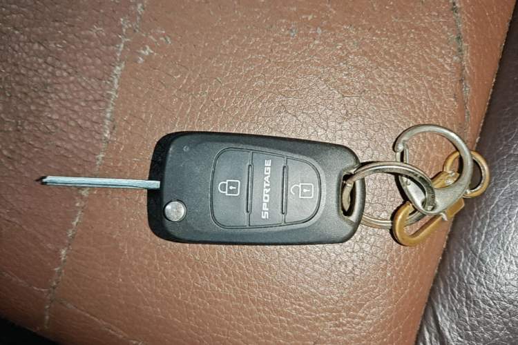 Used Kia Sportage 2011 2.0L Automatic Two-Wheel Drive GL Vehicle Key