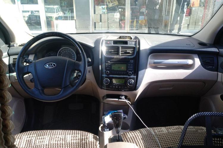 Used Kia Sportage 2011 2.0L Automatic Two-Wheel Drive GLS Center Console