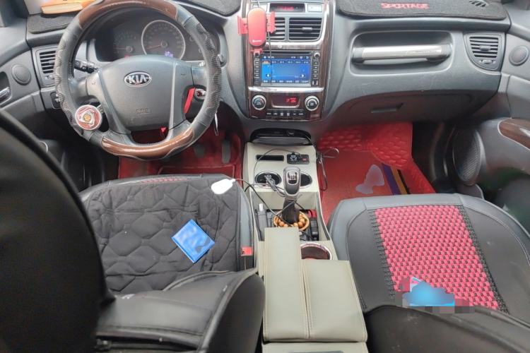 Used Kia Sportage 2011 2.0L Manual Two-Wheel-Drive GLS Center Console