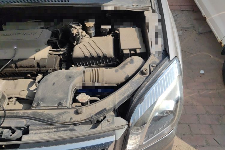 Used Kia Sportage 2011 2.0L Manual Two-Wheel-Drive GLS Engine Bay Left