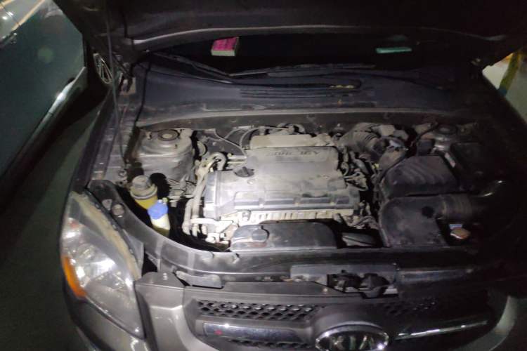 Used Kia Sportage 2011 2.0L Automatic Two-Wheel Drive GLS Engine Bay Right