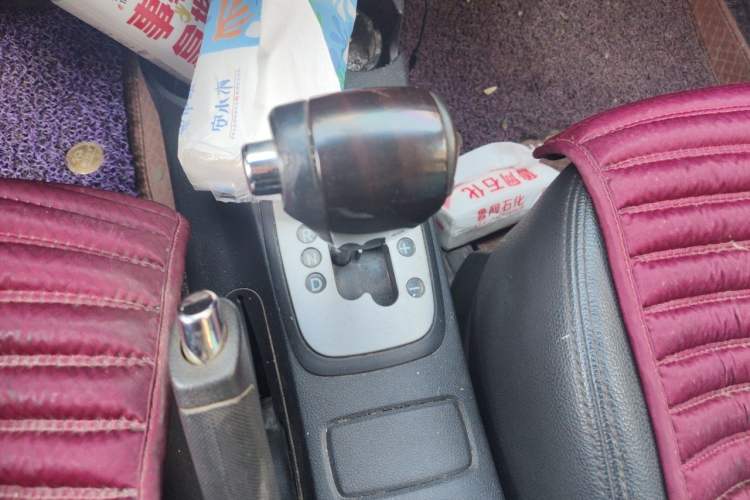 Used Kia Sportage 2011 2.0L Automatic Two-Wheel Drive GLS Gear Lever