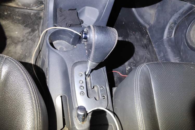 Used Kia Sportage 2011 2.0L Automatic Two-Wheel Drive GLS Gear Lever