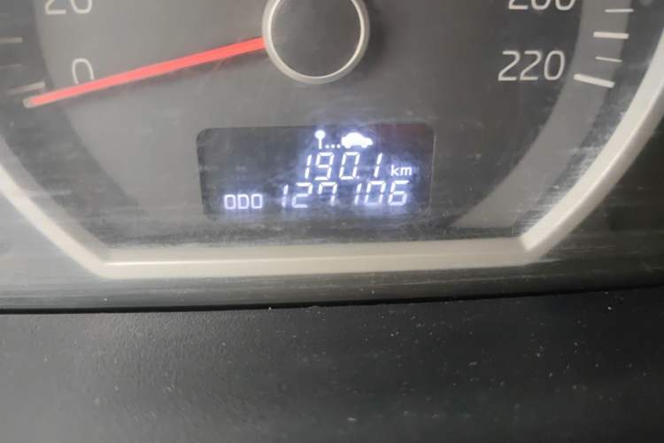 Used Kia Sportage 2011 2.0L Manual Two-Wheel-Drive GLS Odometer Close Up