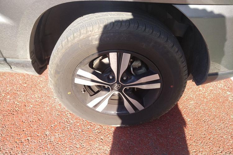 Used Kia Sportage 2011 2.0L Automatic Two-Wheel Drive GLS Right Front Wheel Hub