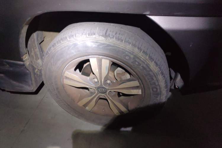 Used Kia Sportage 2011 2.0L Automatic Two-Wheel Drive GLS Right Front Wheel Hub