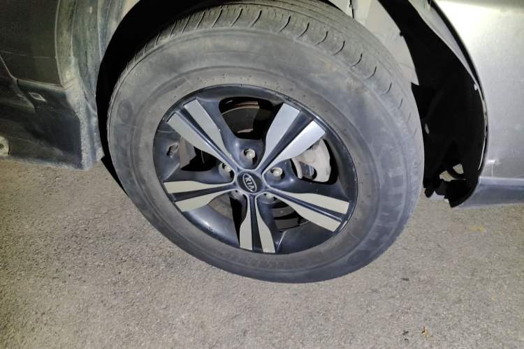 Used Kia Sportage 2011 2.0L Automatic Two-Wheel Drive GLS Right Front Wheel Hub
