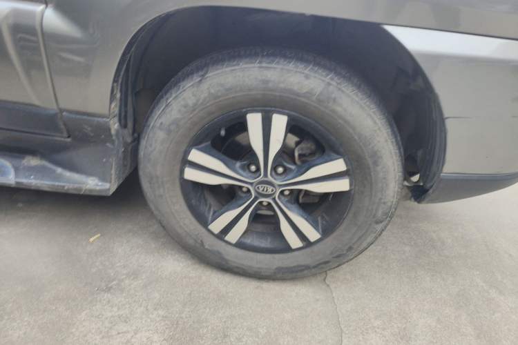 Used Kia Sportage 2011 2.0L Automatic Two-Wheel Drive GLS Right Front Wheel Hub