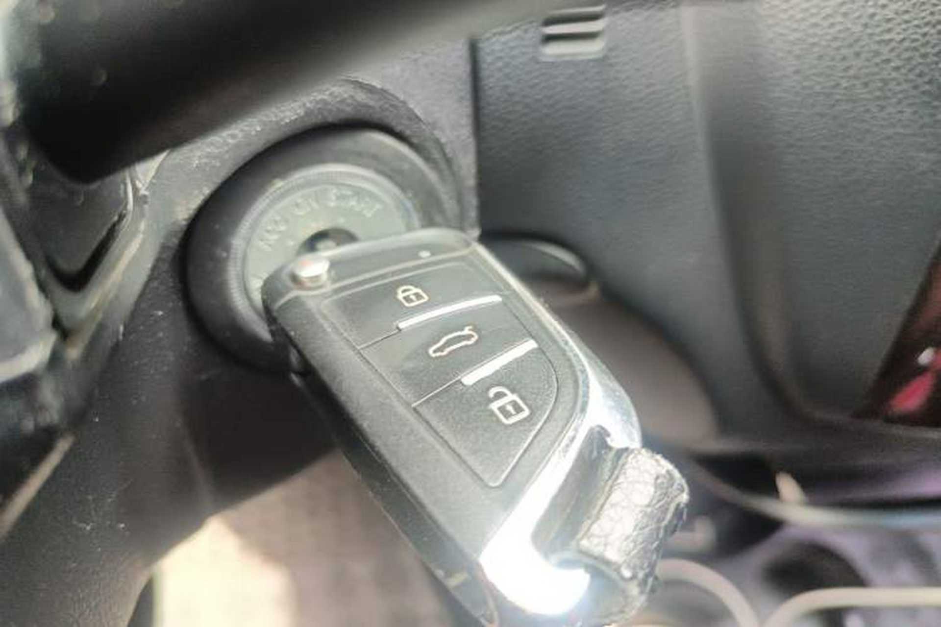 Used Kia Sportage 2011 2.0L Manual Two-Wheel Drive GL Trim Vehicle Key