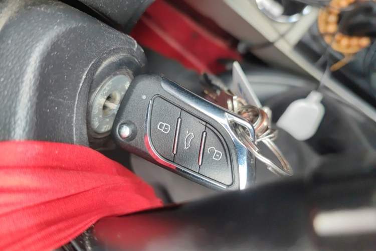 Used Kia Sportage 2011 2.0L Manual Two-Wheel-Drive GLS Vehicle Key