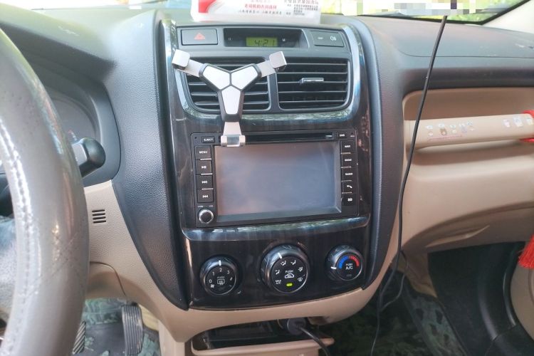 Used Kia Sportage 2011 2.0L Manual Two-Wheel Drive GL Trim Audio And AC Panel