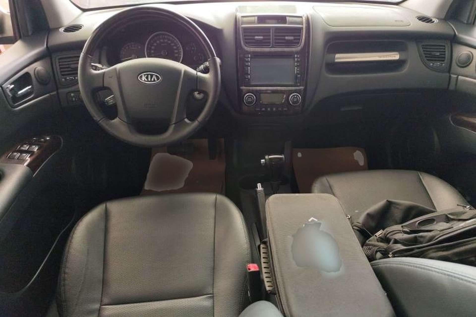 Used Kia Sportage 2011 2.0L Automatic Two-Wheel Drive GLS Center Console