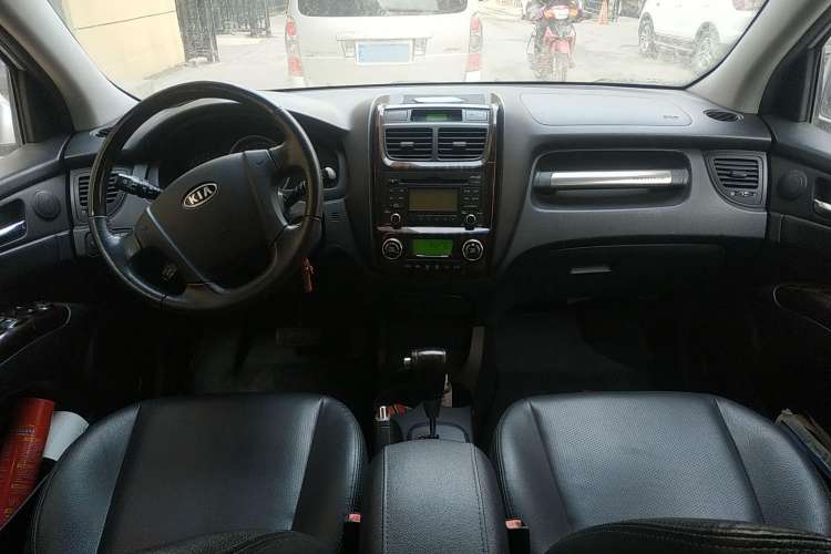 Used Kia Sportage 2011 2.0L Automatic Two-Wheel Drive GLS Center Console