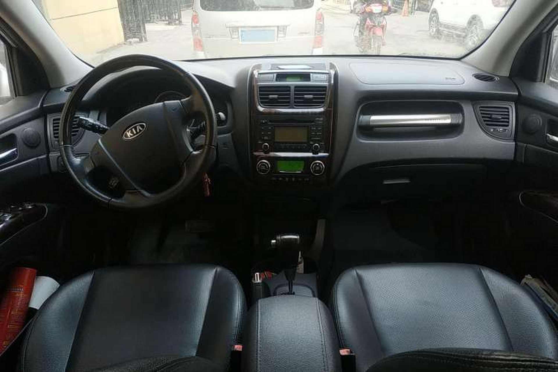 Used Kia Sportage 2011 2.0L Automatic Two-Wheel Drive GLS Center Console