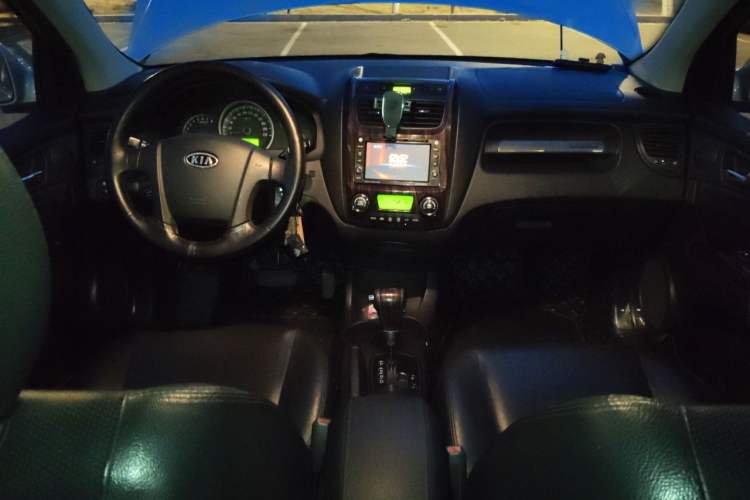 Used Kia Sportage 2011 2.0L Automatic Two-Wheel Drive GLS Center Console