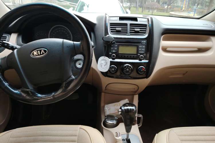 Used Kia Sportage 2011 2.0L Automatic Two-Wheel Drive GL Center Console