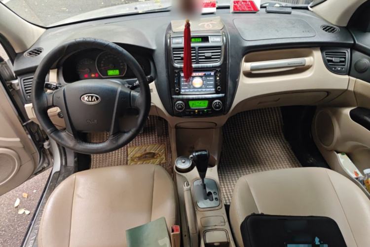 Used Kia Sportage 2011 2.0L Automatic Two-Wheel Drive GLS Center Console