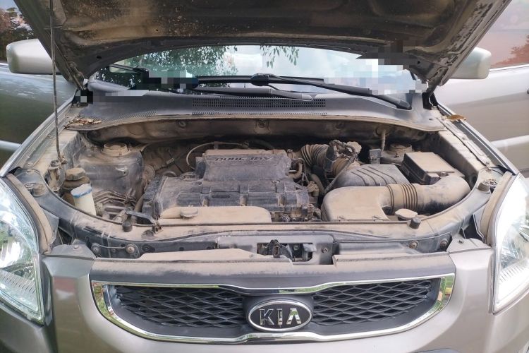 Used Kia Sportage 2011 2.0L Manual Two-Wheel Drive GL Trim Engine Bay