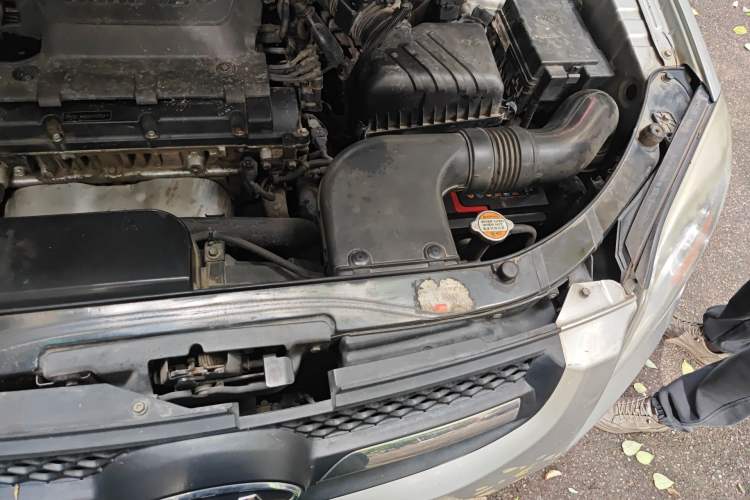 Used Kia Sportage 2011 2.0L Automatic Two-Wheel Drive GLS Engine Bay Left
