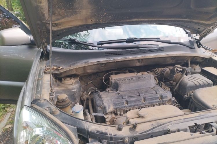 Used Kia Sportage 2011 2.0L Manual Two-Wheel Drive GL Trim Engine Bay Right