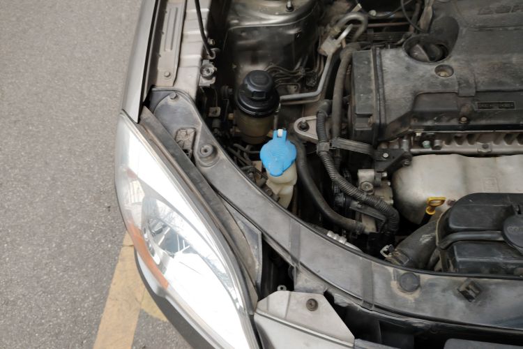 Used Kia Sportage 2011 2.0L Automatic Two-Wheel Drive GL Engine Bay Right