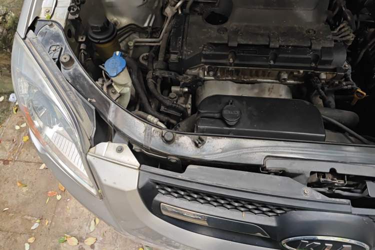 Used Kia Sportage 2011 2.0L Automatic Two-Wheel Drive GLS Engine Bay Right