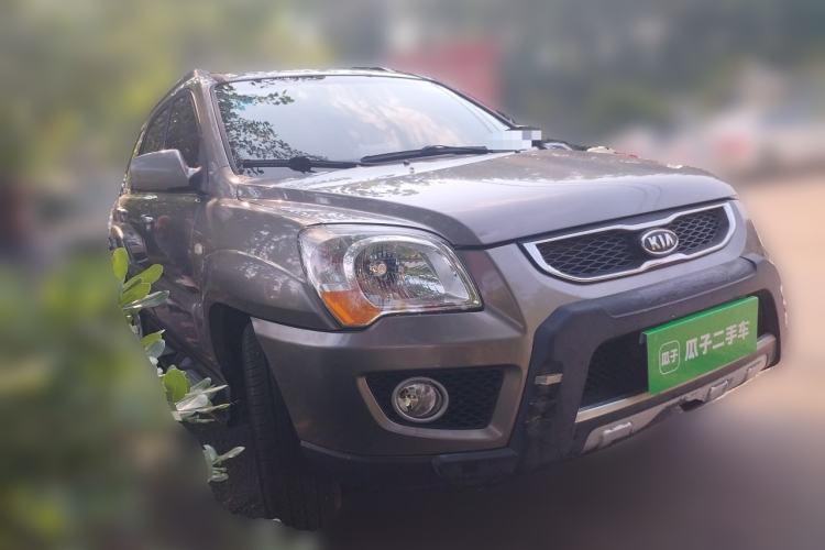 Used Kia Sportage 2011 2.0L Manual Two-Wheel Drive GL Trim Front Right 45 Deg