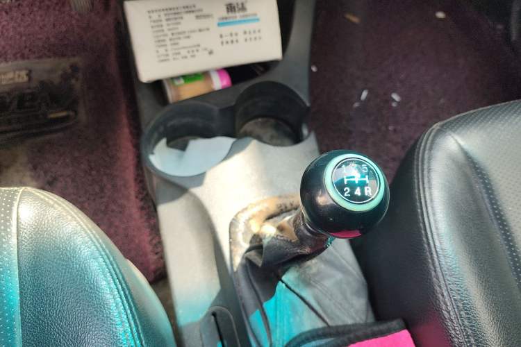 Used Kia Sportage 2011 2.0L Manual Two-Wheel-Drive GLS Gear Lever