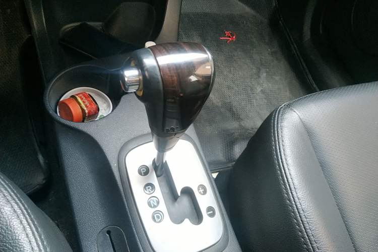 Used Kia Sportage 2011 2.0L Automatic Two-Wheel Drive GLS Gear Lever