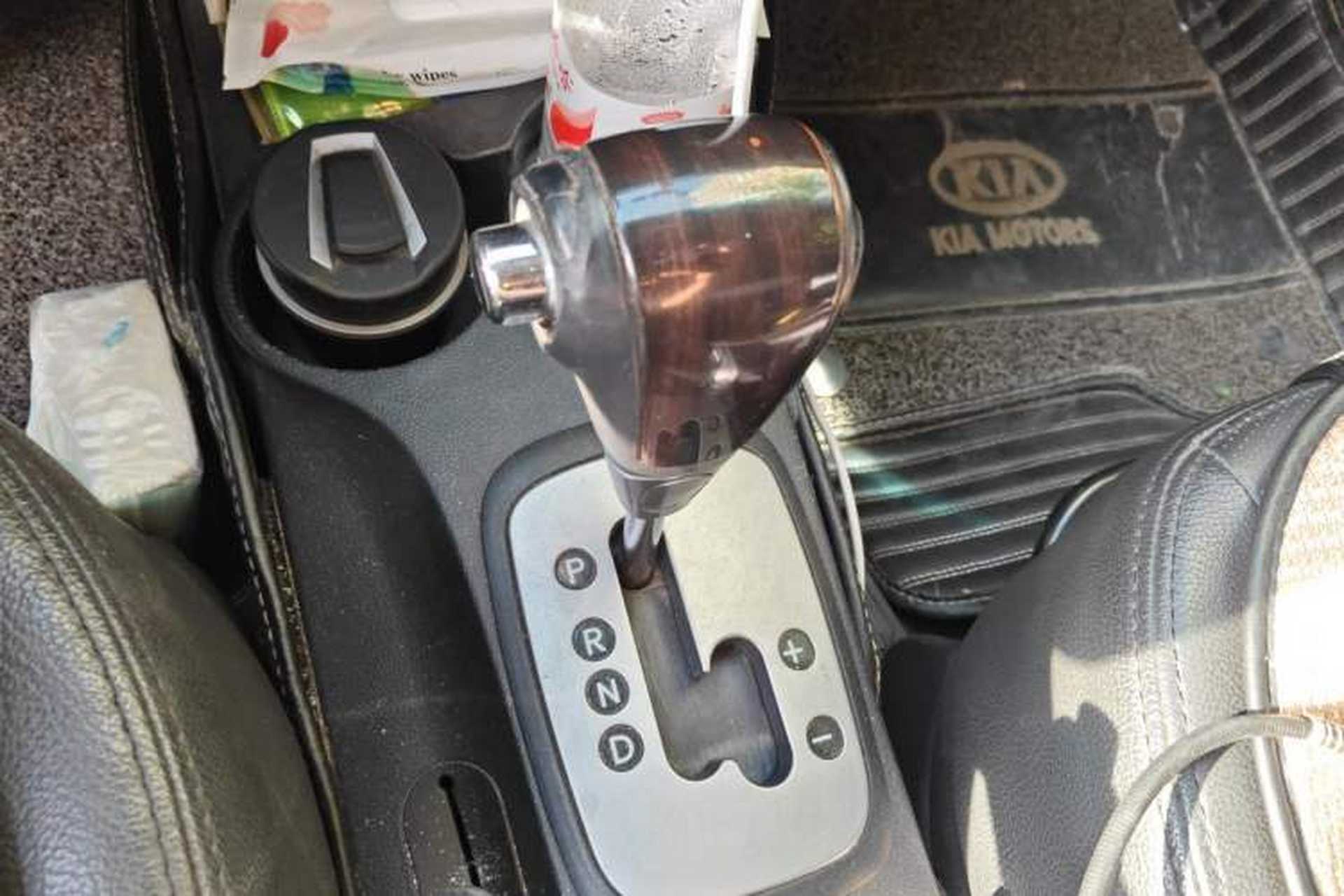 Used Kia Sportage 2011 2.0L Automatic Two-Wheel Drive GLS Gear Lever