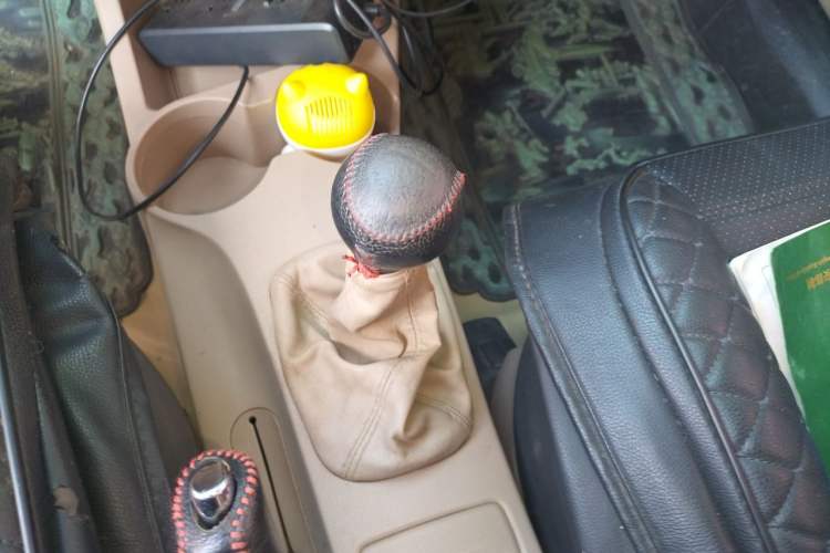 Used Kia Sportage 2011 2.0L Manual Two-Wheel Drive GL Trim Gear Lever