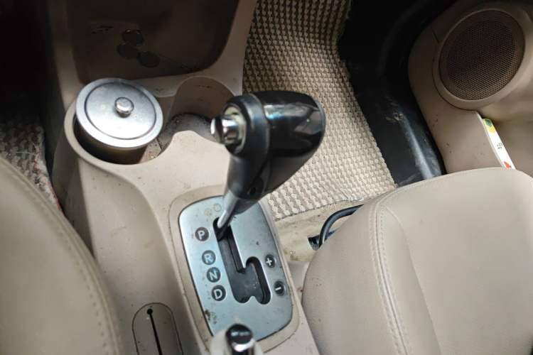 Used Kia Sportage 2011 2.0L Automatic Two-Wheel Drive GLS Gear Lever