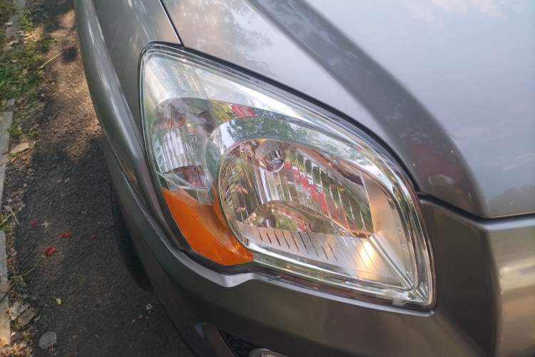 Used Kia Sportage 2011 2.0L Manual Two-Wheel Drive GL Trim Right Front Headlight