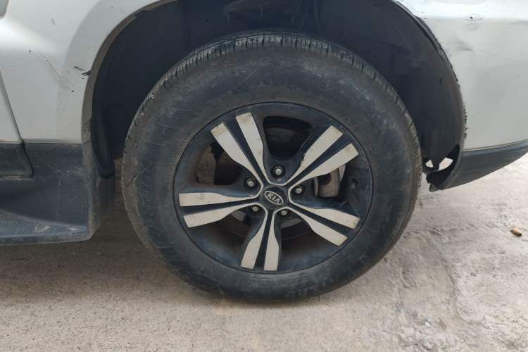 Used Kia Sportage 2011 2.0L Manual Two-Wheel-Drive GLS Right Front Wheel Hub