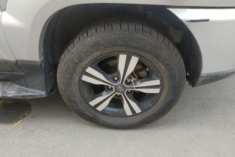Used Kia Sportage 2011 2.0L Automatic Two-Wheel Drive GLS Right Front Wheel Hub