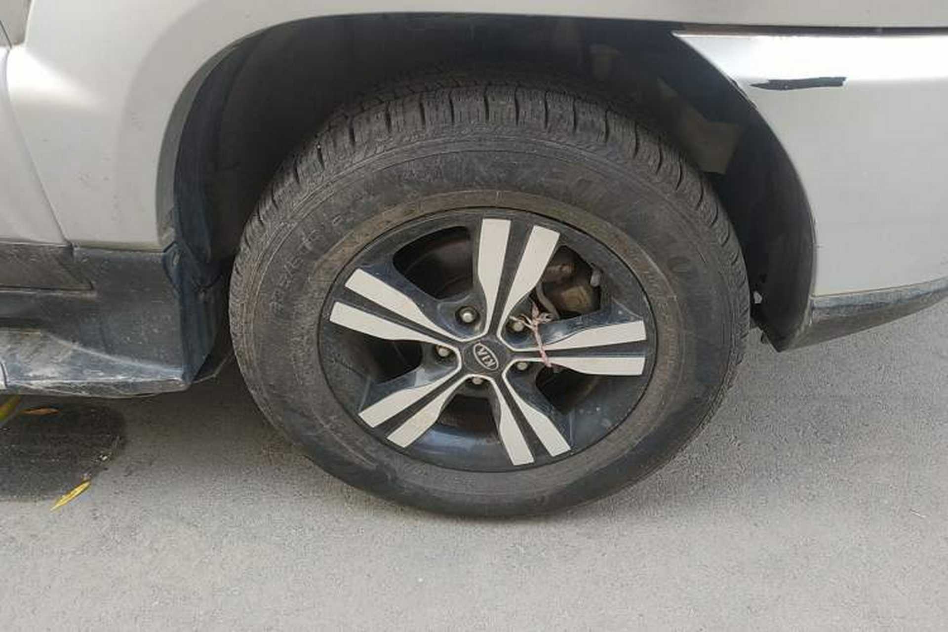 Used Kia Sportage 2011 2.0L Automatic Two-Wheel Drive GLS Right Front Wheel Hub