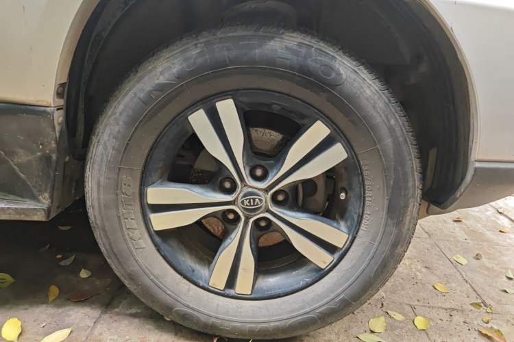 Used Kia Sportage 2011 2.0L Automatic Two-Wheel Drive GLS Right Front Wheel Hub