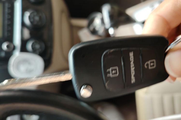 Used Kia Sportage 2011 2.0L Automatic Two-Wheel Drive GL Vehicle Key