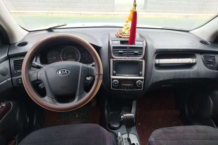 Used Kia Sportage 2011 2.0L Automatic Two-Wheel Drive GLS Center Console