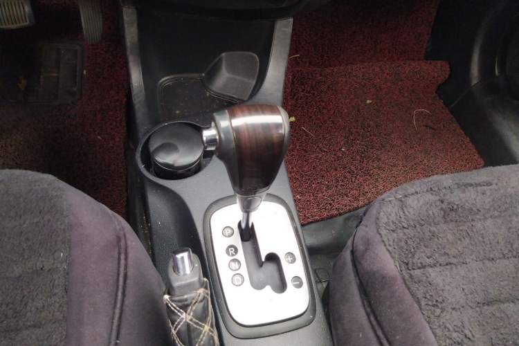 Used Kia Sportage 2011 2.0L Automatic Two-Wheel Drive GLS Gear Lever