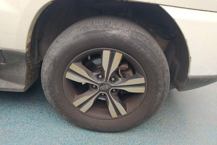 Used Kia Sportage 2011 2.0L Automatic Two-Wheel Drive GLS Right Front Wheel Hub