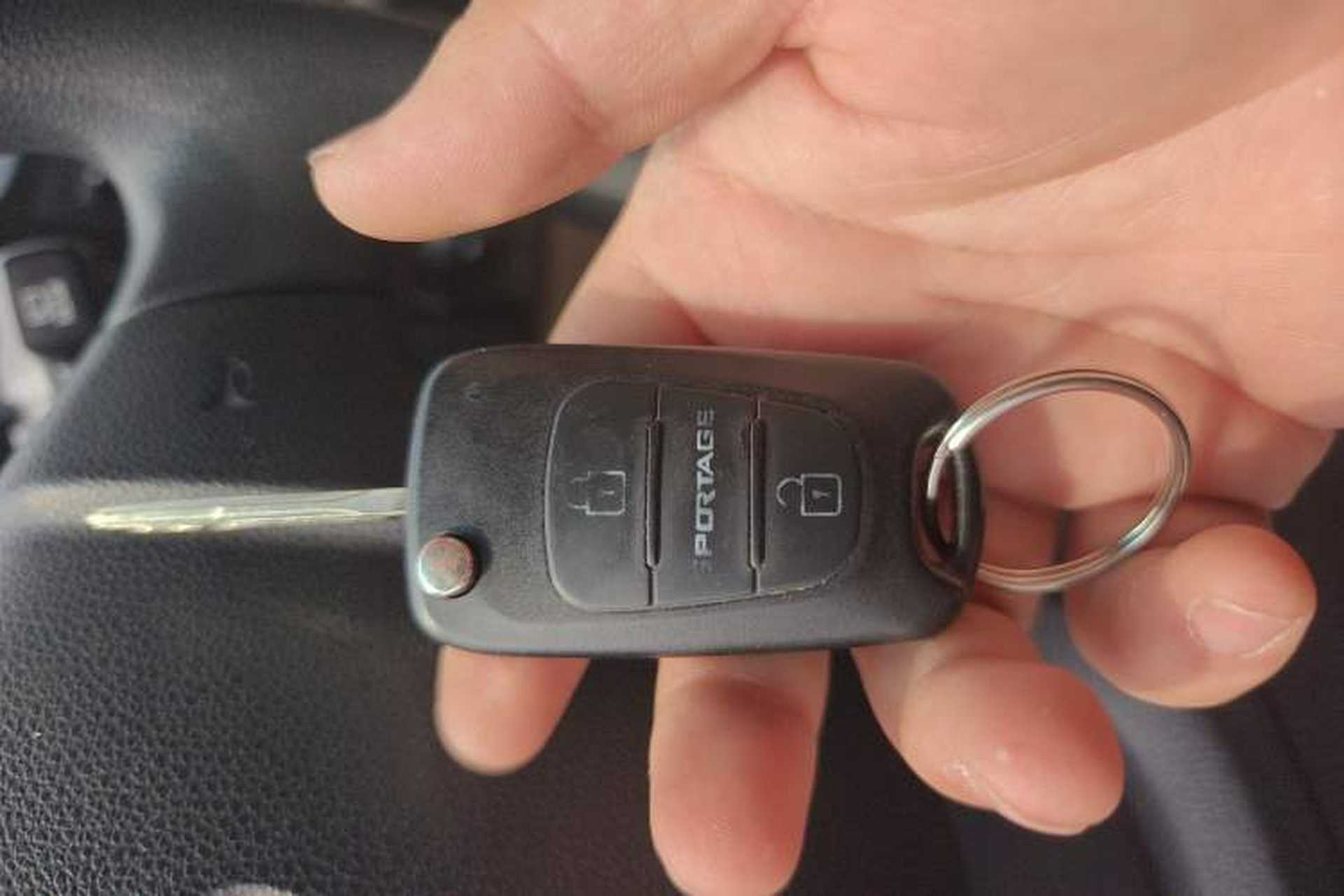 Used Kia Sportage 2011 2.0L Automatic Two-Wheel Drive GL Vehicle Key