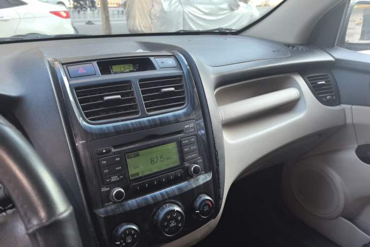 Used Kia Sportage 2012 2.0L Manual Two-Wheel Drive GLS Audio And AC Panel