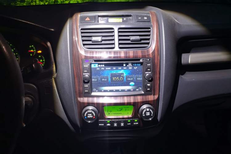 Used Kia Sportage 2012 2.0L Manual Two-Wheel Drive GLS Audio And AC Panel