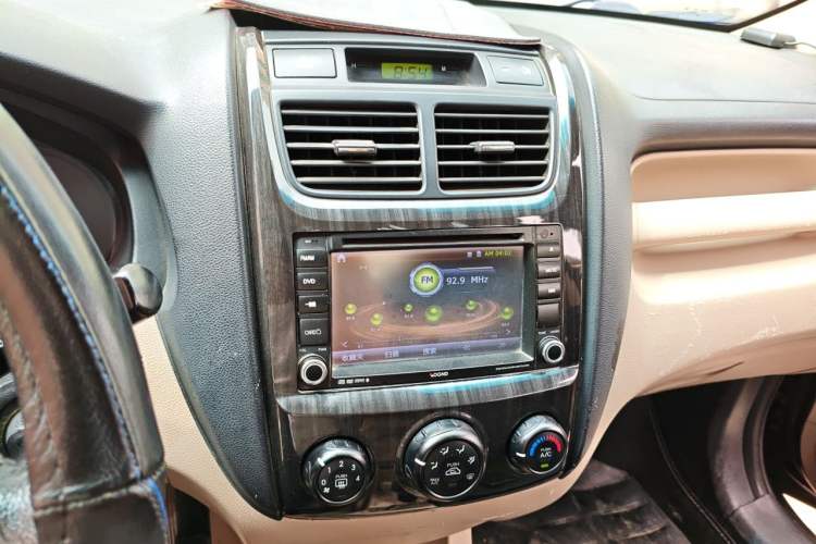 Used Kia Sportage 2012 2.0L Manual Two-Wheel Drive GL Trim Audio And AC Panel